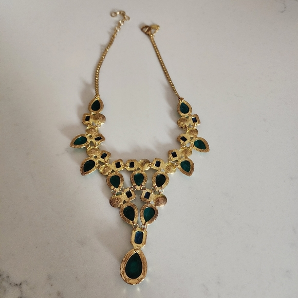 Beautiful statement necklace by Amrita Singh! - Picture 5 of 7
